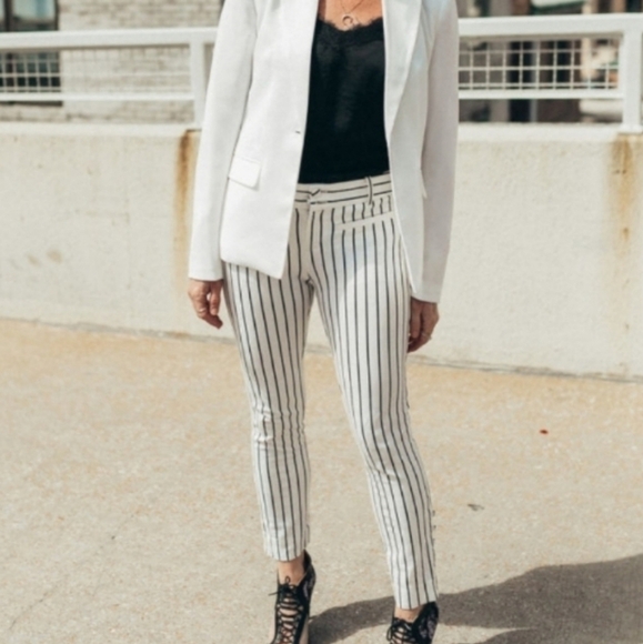 Liz Claiborne Womens Emma Classic White & Black Striped Cropped Pants Sz 8 NWT - Picture 1 of 7